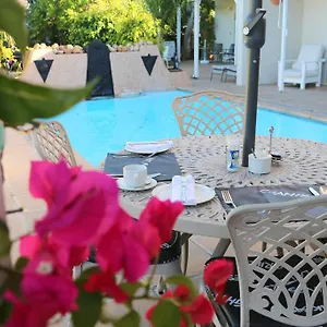 paradiso-guesthouse-and-self-catering-cottage.hotels-capetown.com/